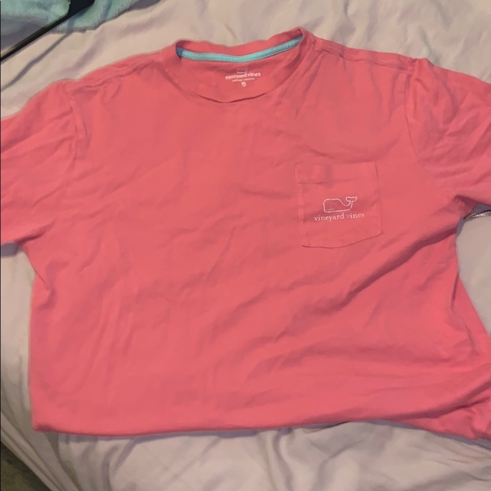 Vineayard vines tee